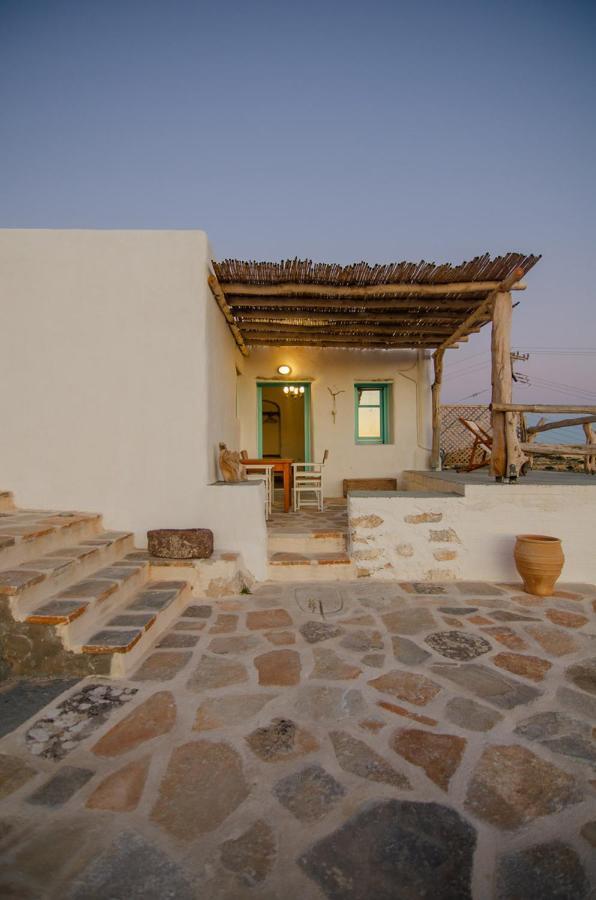 דונוסה Dimitrakis Guesthouse מראה חיצוני תמונה